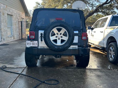 Used 2011 Jeep Wrangler Rubicon w/ PWR Convenience Group image 14