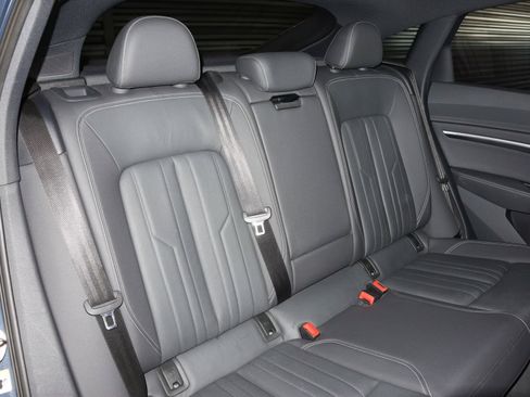 Used 2024 Audi Q8 e-tron Premium Plus w/ Premium Plus Package image 6