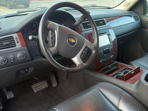 Used 2013 Chevrolet Avalanche LTZ AWD/4WD image 2