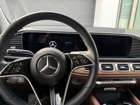 Used 2024 Mercedes-Benz GLE 350 4MATIC image 2