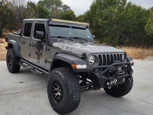 Used 2020 Jeep Gladiator Sport w/ Quick Order Package 24S image 2