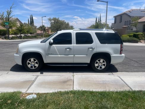 Used 2007 GMC Yukon Denali AWD/4WD image 4