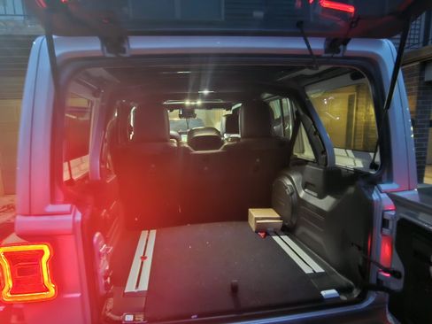 Used 2022 Jeep Wrangler Unlimited Rubicon w/ Trailer Tow Package image 14