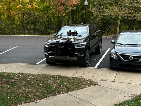 Used 2023 Chevrolet Colorado Z71 w/ Z71 Convenience Package 2 image 1