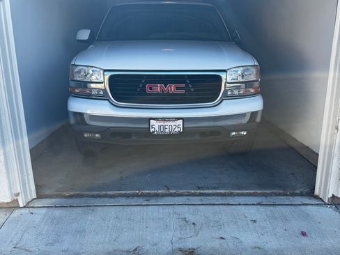 Used 2004 GMC Yukon SLE w/ Cargo Package RWD image 25