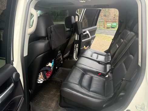 Used 2017 Toyota Land Cruiser image 13