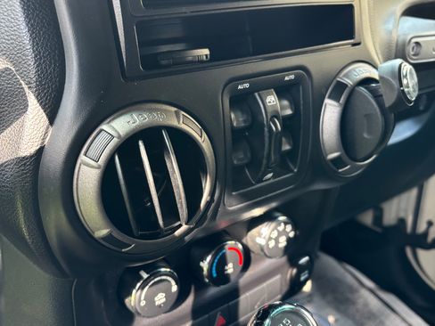 Used 2011 Jeep Wrangler Unlimited Sport image 10