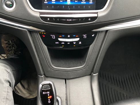 Used 2018 Cadillac XT5 Luxury w/ Driver Awareness Package image 14
