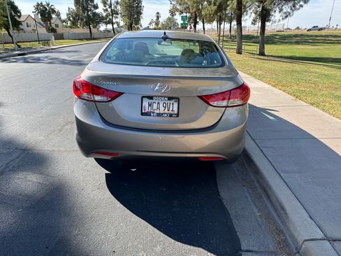 Used 2013 Hyundai Elantra GLS w/ Preferred Pkg image 9