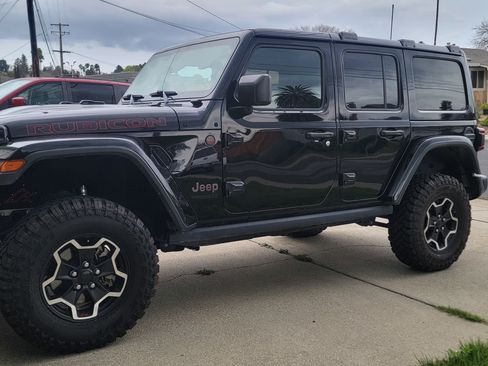 Used 2018 Jeep Wrangler Unlimited Rubicon image 2