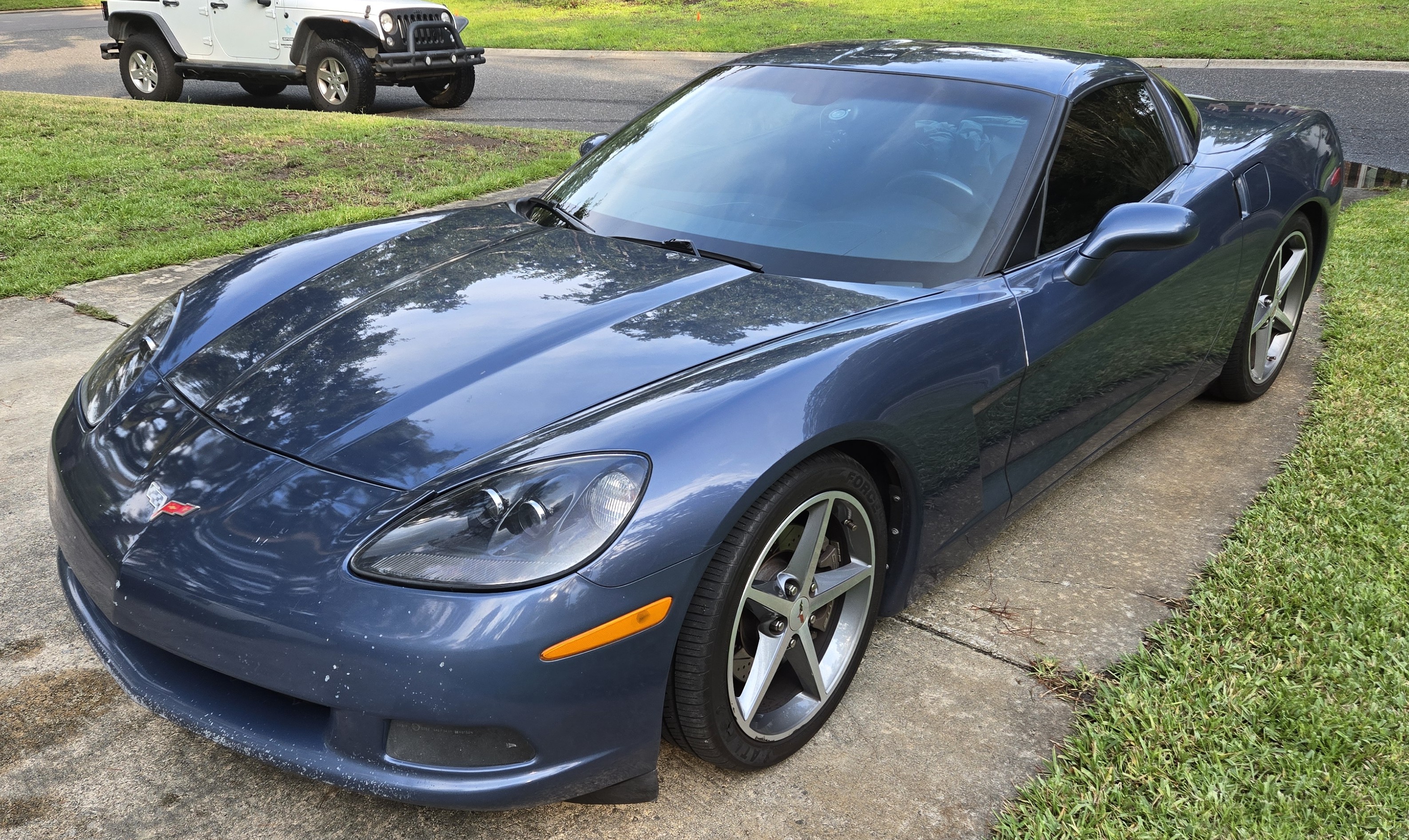 Used 2012 Chevrolet Corvette Coupe RWD image 2