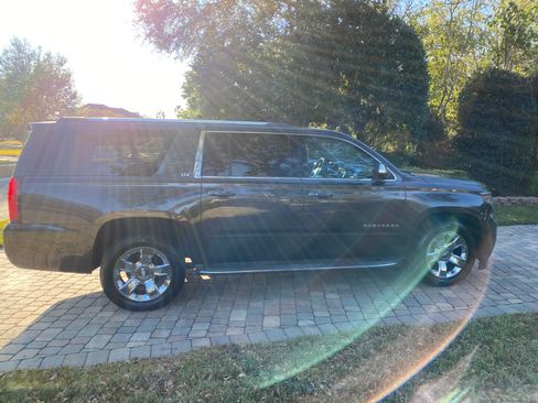 Used 2016 Chevrolet Suburban LTZ image 4