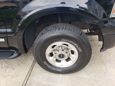 Used 2005 Ford Excursion Limited image 32