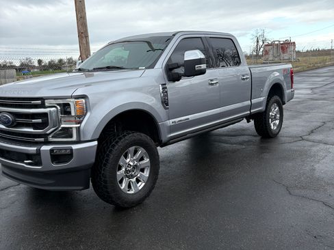 Used 2021 Ford F250 Platinum w/ FX4 Off-Road Package image 4