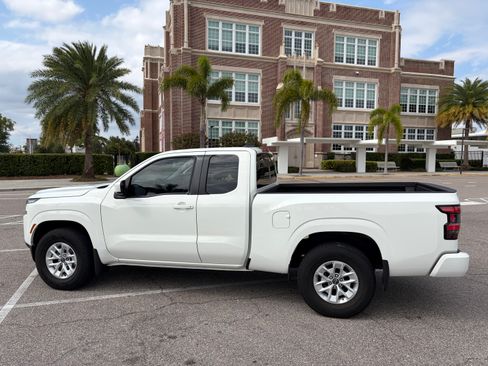 Used 2024 Nissan Frontier SV w/ Technology Package RWD image 16