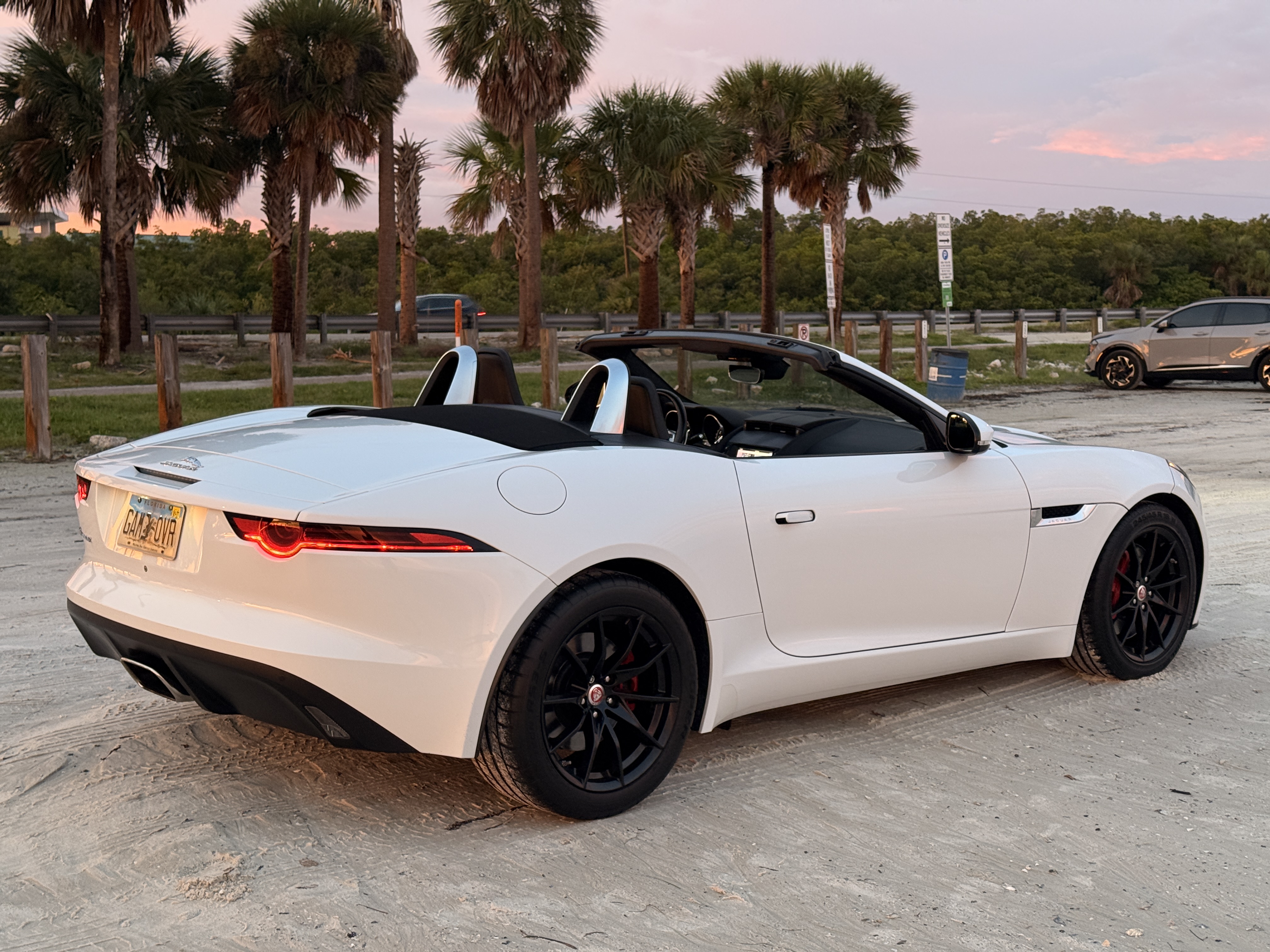 Used 2018 Jaguar F-TYPE Convertible RWD image 9