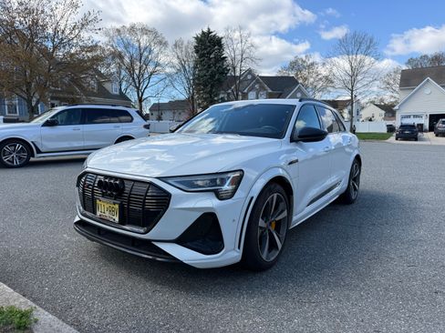 Used 2022 Audi e-tron S Premium Plus image 2