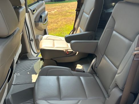 Used 2020 Chevrolet Tahoe LT w/ Luxury Package AWD/4WD image 26