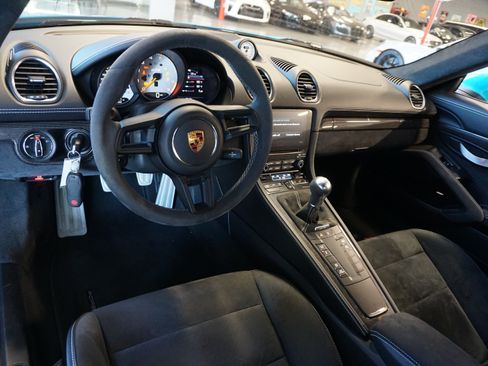 Used 2020 Porsche 718 Cayman GT4 RWD image 17
