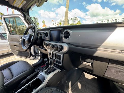 Used 2022 Jeep Wrangler Unlimited Sahara w/ Cold Weather Group image 21