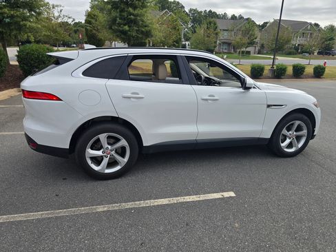 Used 2019 Jaguar F-PACE Premium image 4