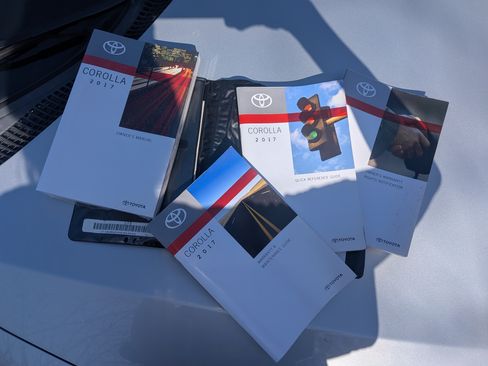 Used 2017 Toyota Corolla LE image 18