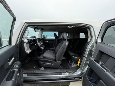 Used 2009 Toyota FJ Cruiser 4WD image 11