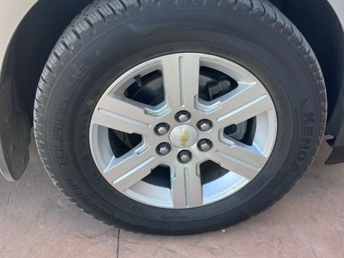 Used 2011 Chevrolet Traverse LT w/ Personal Connectivity Package FWD image 6