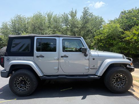Used 2014 Jeep Wrangler Unlimited Sport AWD/4WD image 2