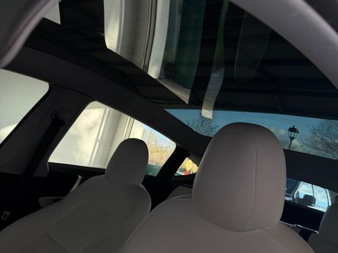 Used 2021 Tesla Model Y Long Range image 4