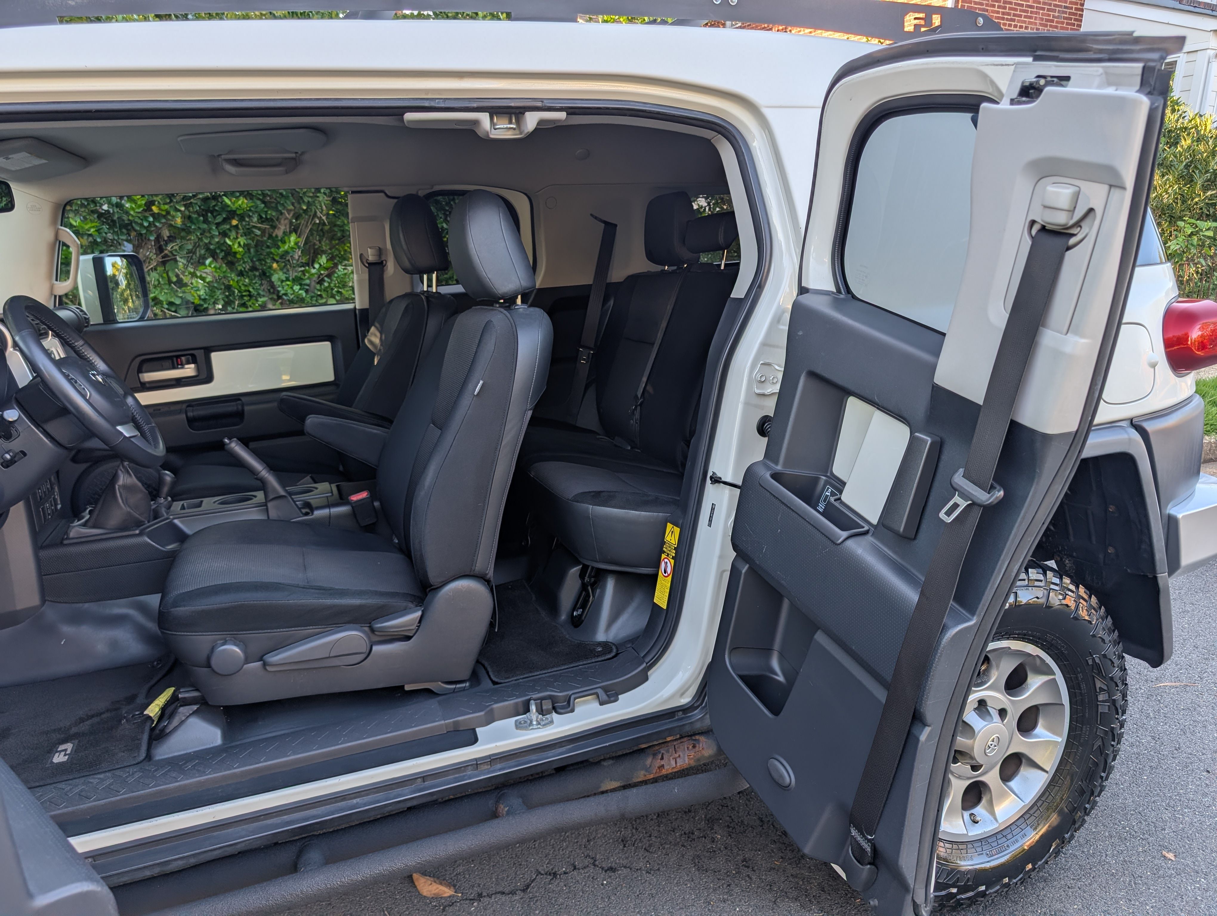 Used 2012 Toyota FJ Cruiser 4WD w/ Upgrade Pkg image 11