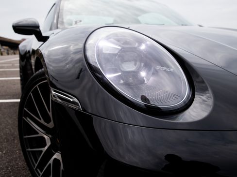 Used 2021 Porsche 911 Carrera 4S image 2