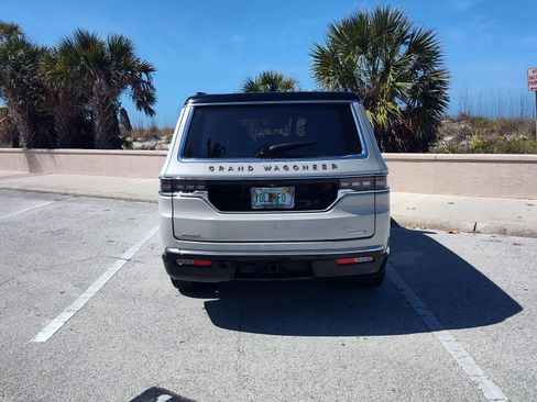 Used 2022 Jeep Grand Wagoneer Series III image 6
