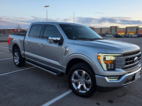 Used 2022 Ford F150 Lariat w/ Max Trailer Tow Package image 4