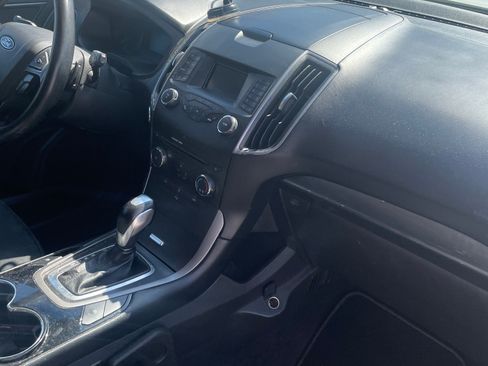 Used 2018 Ford Edge SE FWD image 12