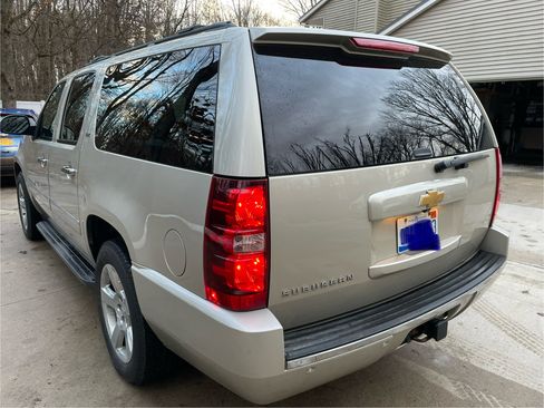 Used 2013 Chevrolet Suburban LTZ image 9