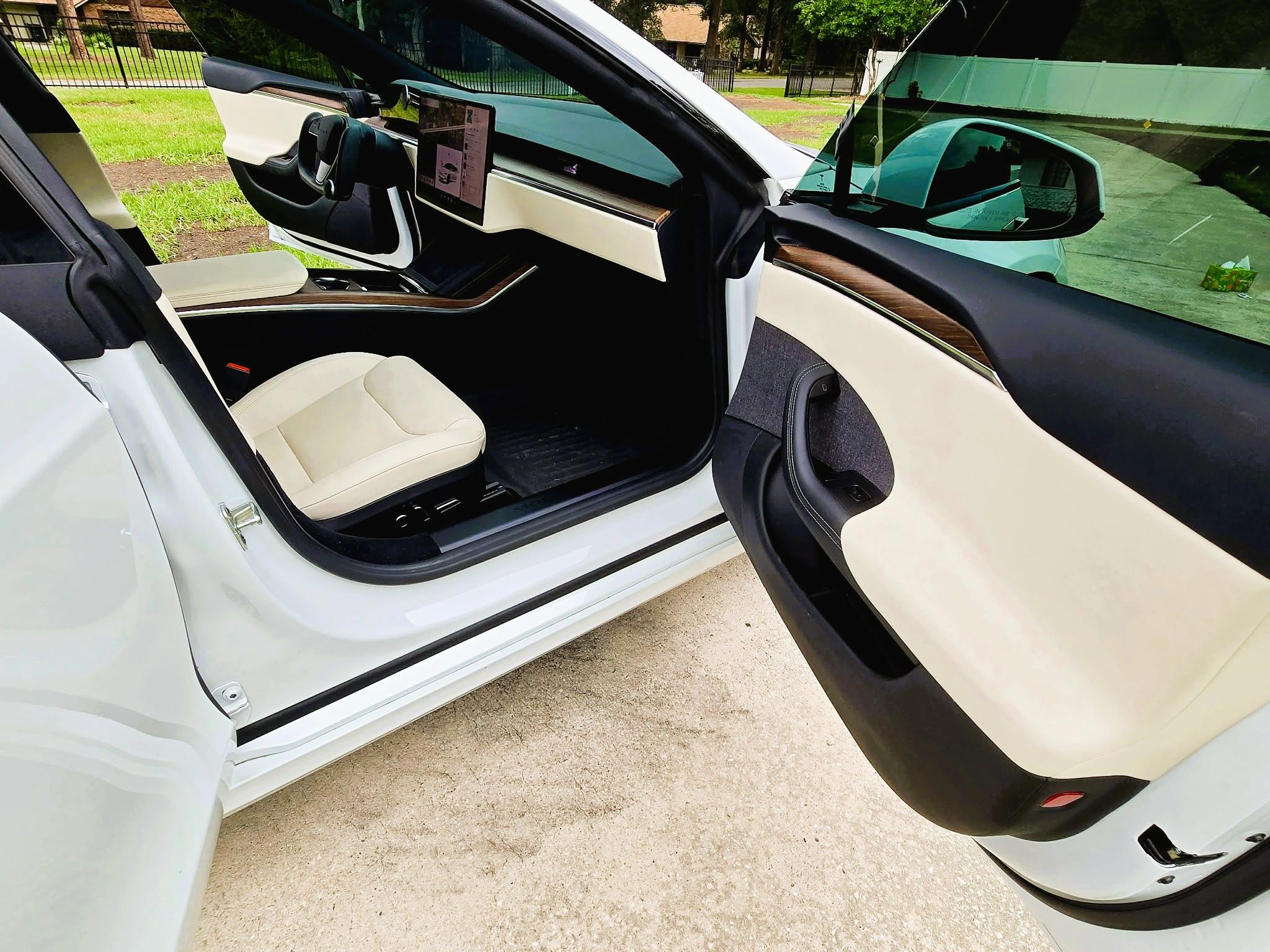Used 2022 Tesla Model S Standard Range AWD/4WD image 16