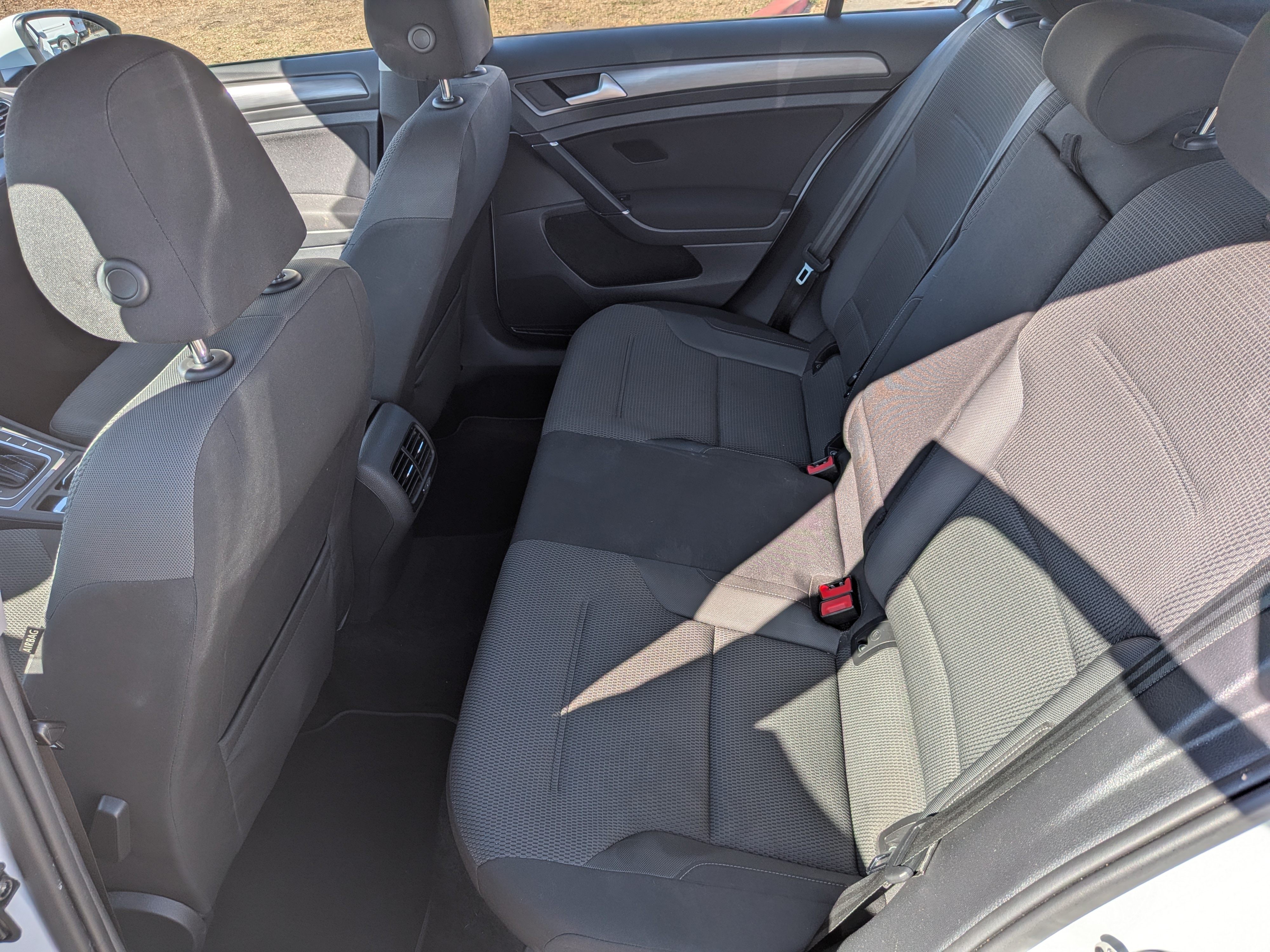 Used 2019 Volkswagen e-Golf SE w/ Driver Assistance Package FWD image 22