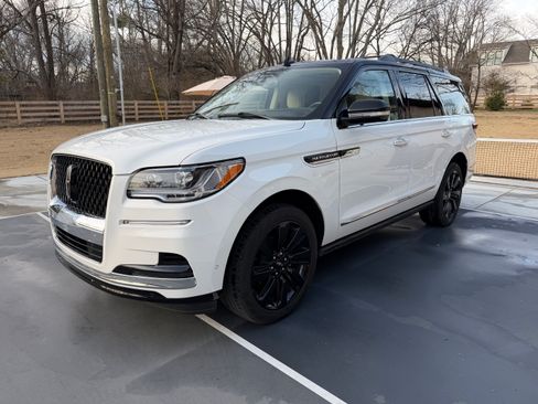 Used 2023 Lincoln Navigator Black Label image 1