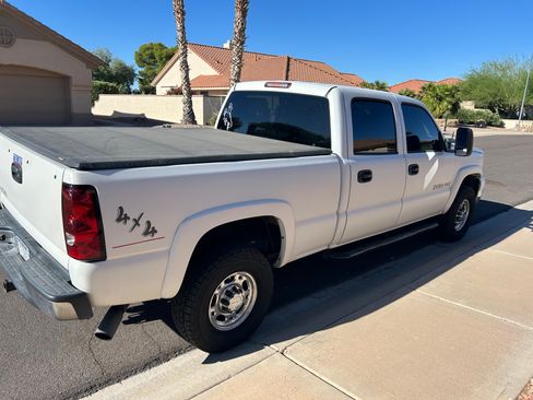 Used 2005 Chevrolet Silverado 2500 LT w/ Heavy-Duty Power Package image 6