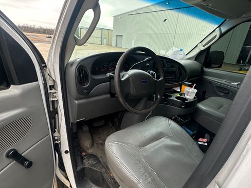 Used 2006 Ford E-250 and Econoline 250 RWD image 11