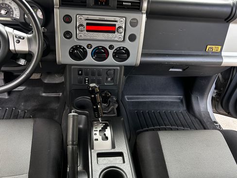Used 2013 Toyota FJ Cruiser 4WD w/ Trail Teams Special Edition image 9
