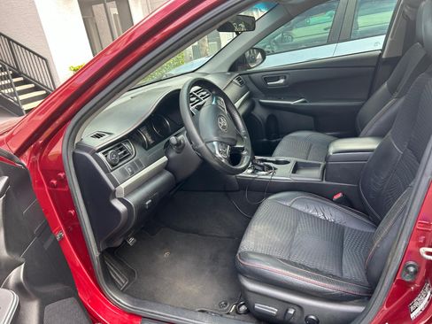 Used 2015 Toyota Camry SE image 5