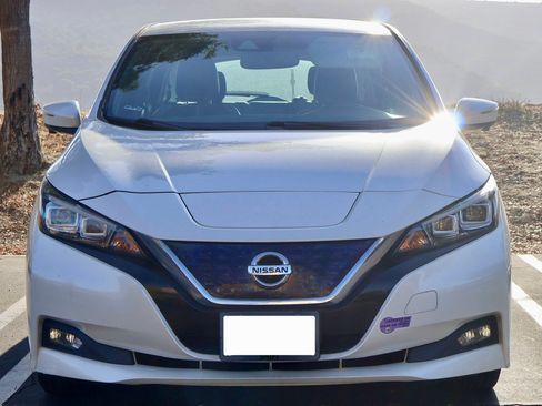 Used 2018 Nissan Leaf SL w/ SL Technology Package FWD image 8