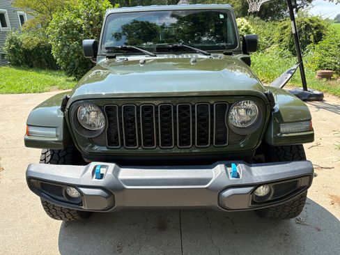 Used 2024 Jeep Wrangler Unlimited AWD/4WD image 1
