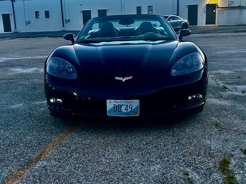 Used 2005 Chevrolet Corvette Convertible w/ Preferred Equipment Group RWD image 2