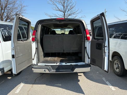 Used 2008 Chevrolet Express 3500 Passenger w/ LT Preferred Equipment Group image 10
