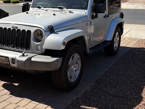 Used 2010 Jeep Wrangler Sahara w/ Dual Top Group AWD/4WD image 8