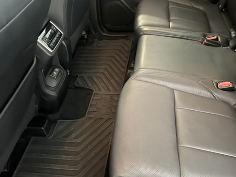 Used 2022 Subaru Ascent Limited image 16