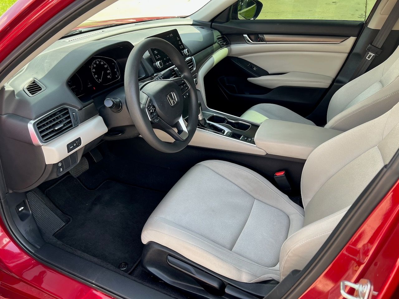 Used 2018 Honda Accord LX image 9